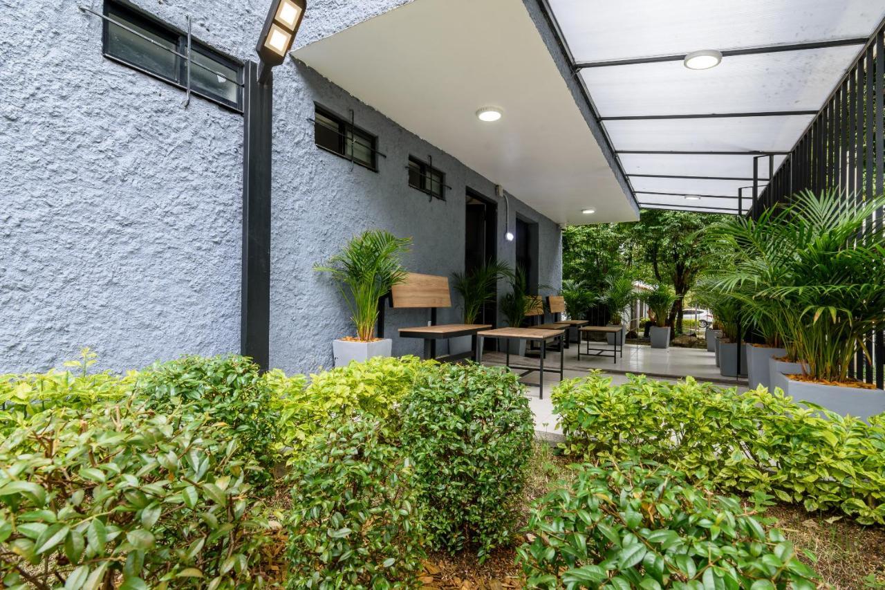 Med La Palma Hotel Medellin Bagian luar foto