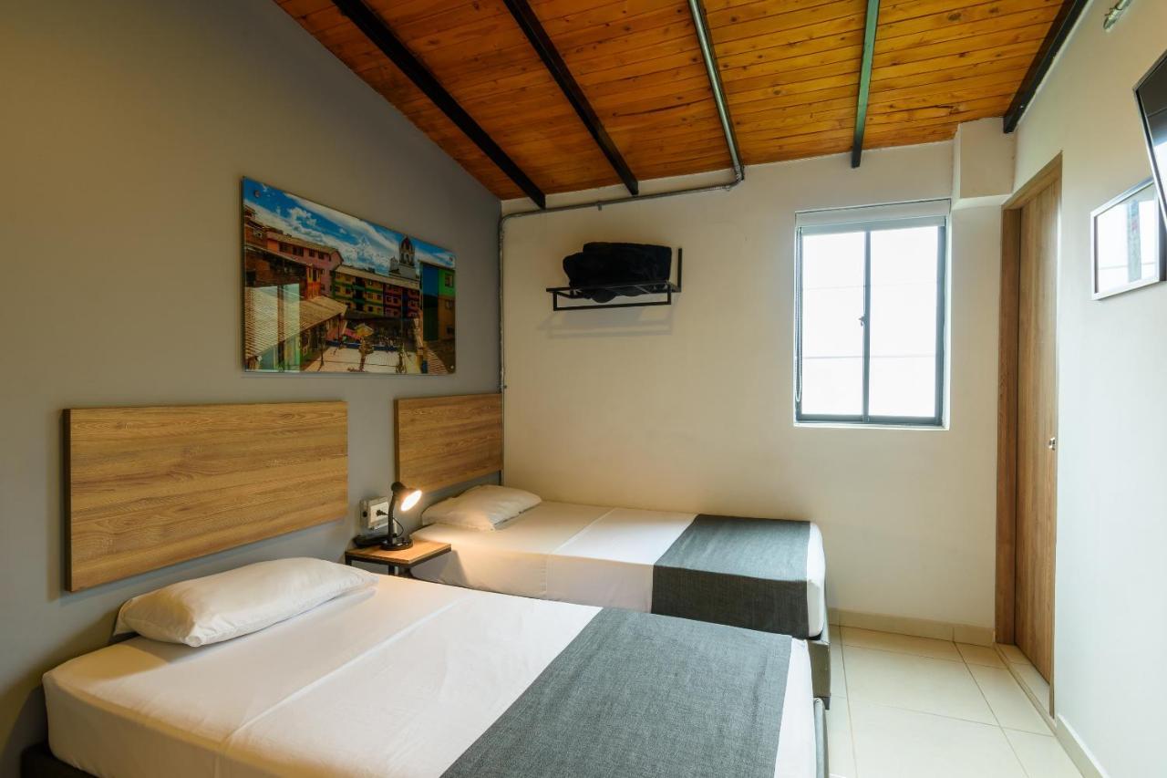 Med La Palma Hotel Medellin Bagian luar foto