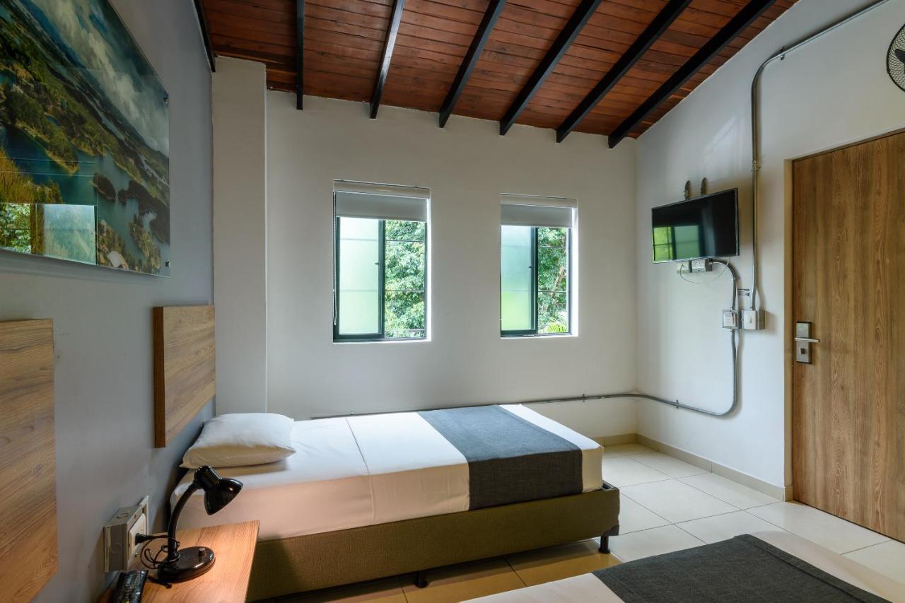 Med La Palma Hotel Medellin Bagian luar foto